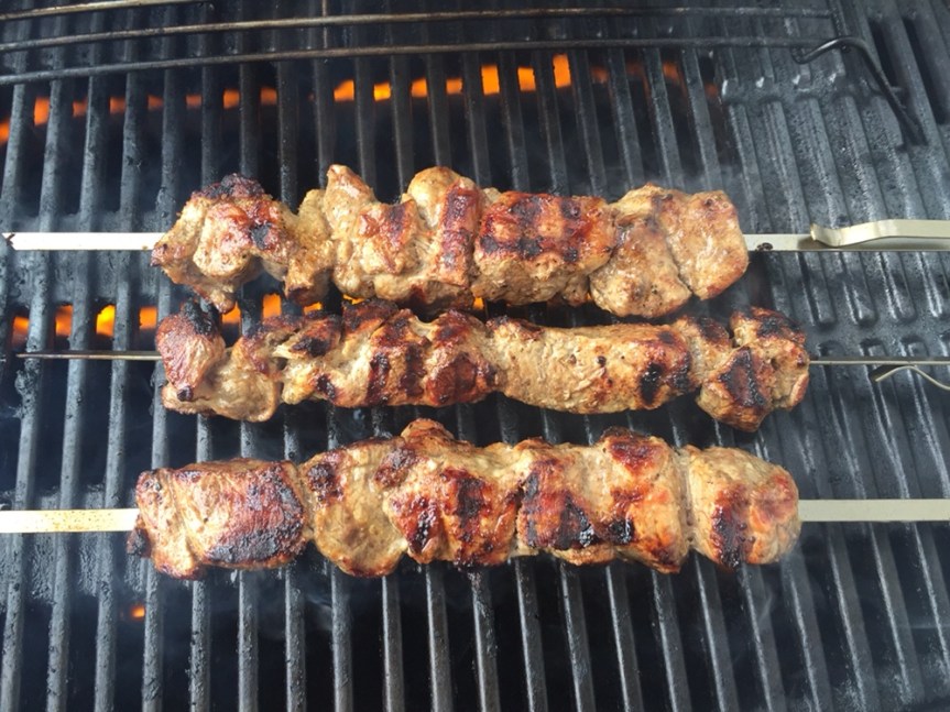 Kasachische Grillspieße mit&nbsp;Essig-Zwiebeln