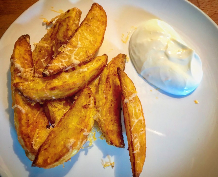 Parmesan-Wedges mit Sourcream