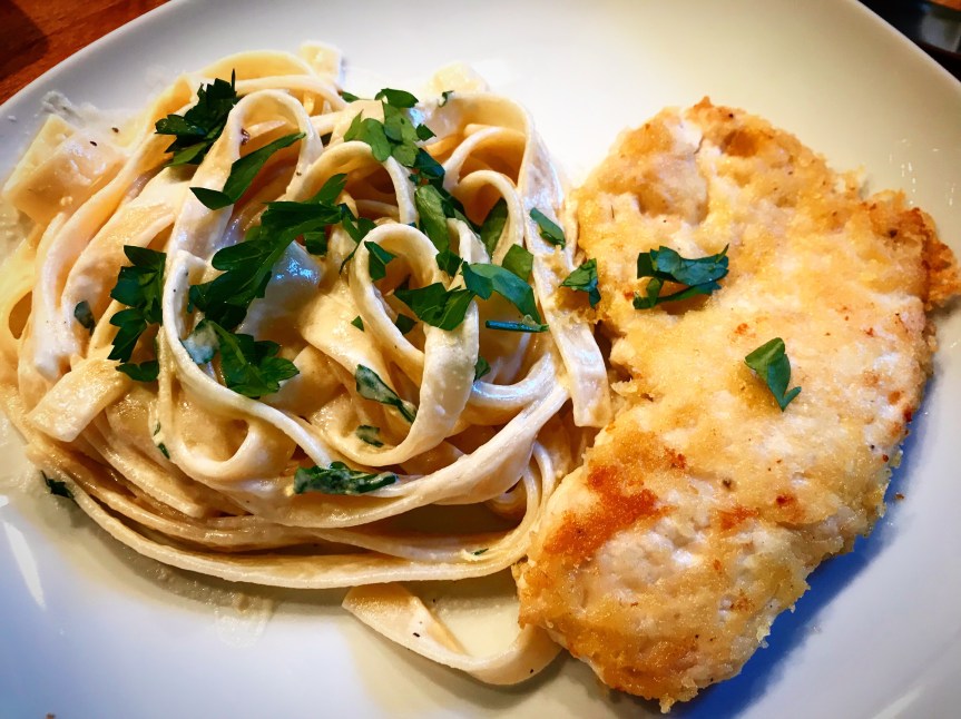 Parmesan-Huhn mit Pasta