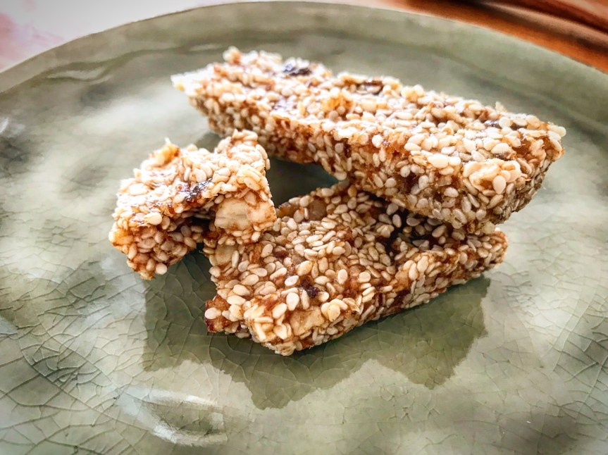 Sesamriegel mit Datteln