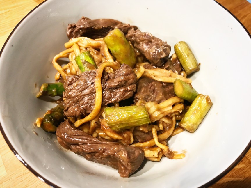 Onglet mit grünem&nbsp;Spargel