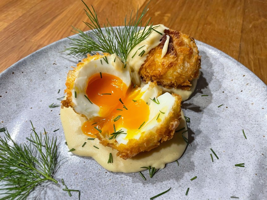 Frittierte Bacon-Eier in&nbsp;Senf-Dill-Sosse