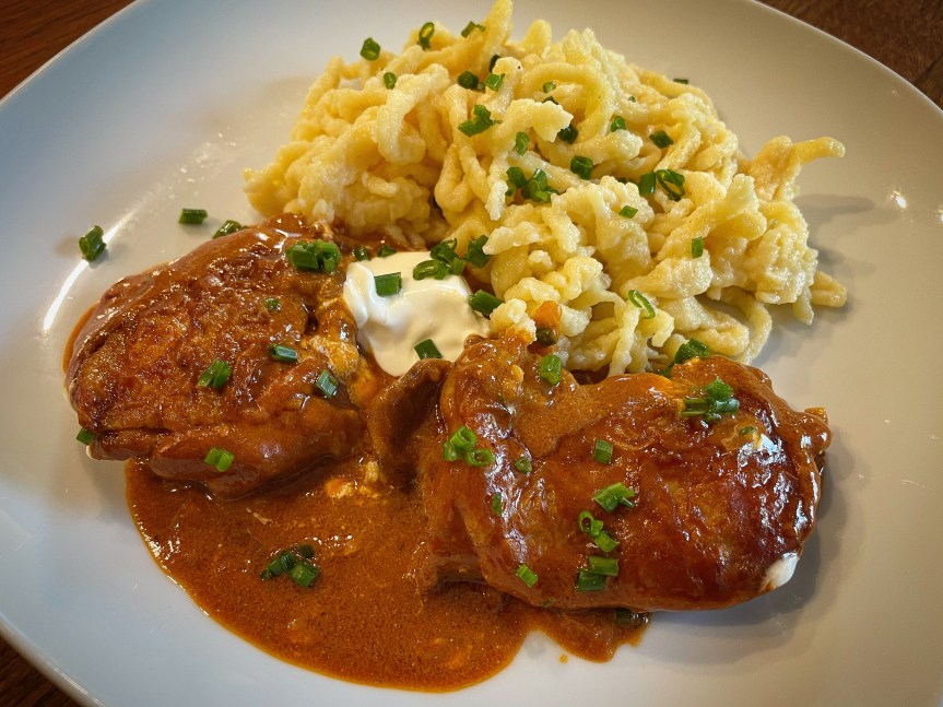 Ungarisches Paprikahuhn – Paprikás&nbsp;Csirke